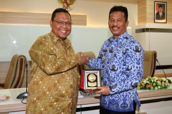 WALIKOTA BATAM MENERIMA KUNJUNGAN DARI KOMISI II DPR RI